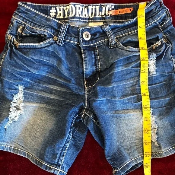 Hydraulic distressed shorts - Picture 3 of 7